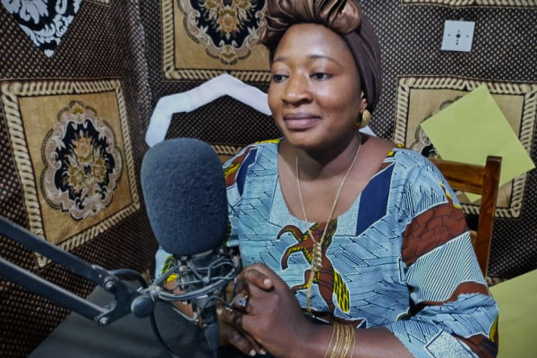 Edith Sare: la voix qui panse les cœurs brisés