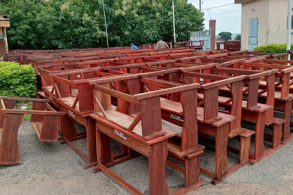 Bembèrèkè : 790 tables-bancs remis aux écoles de la commune